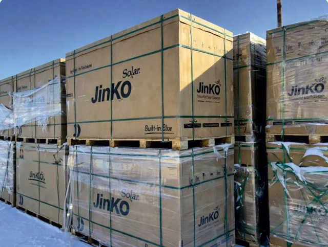 Obyektga yetkazilgan Jinko Solar panellari